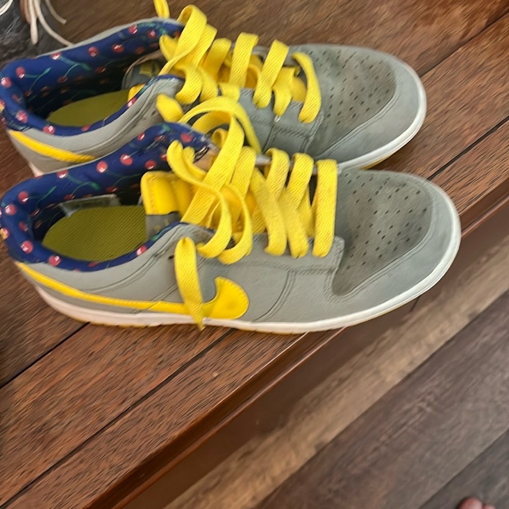 Nikes women. 8